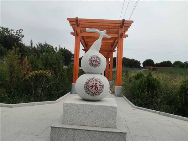 西安漢皇樹葬墓園提供的草坪葬方式有哪些特點？為何能成為家屬緬懷逝者的理想選擇？