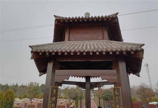 西安閻良漢皇樹葬墓園為什么深受當地家屬歡迎?它的碑型和價格定位有何特點?