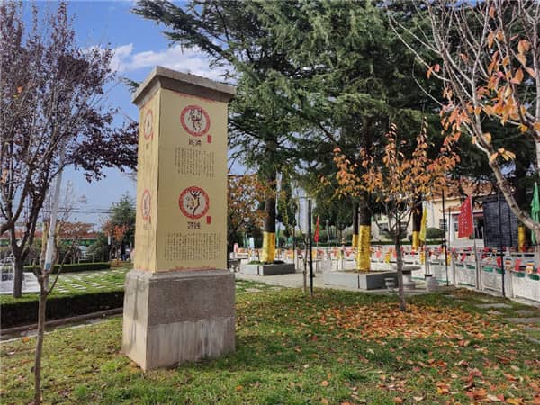 西安壽陽山墓園在安葬和紀念逝者方面有哪些獨特之處？