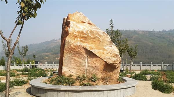 西安壽陽山墓園的自然風光如何，對家屬有何特殊意義？