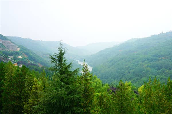 西安壽陽山墓園的環境如何？有哪些自然景觀或特色？
