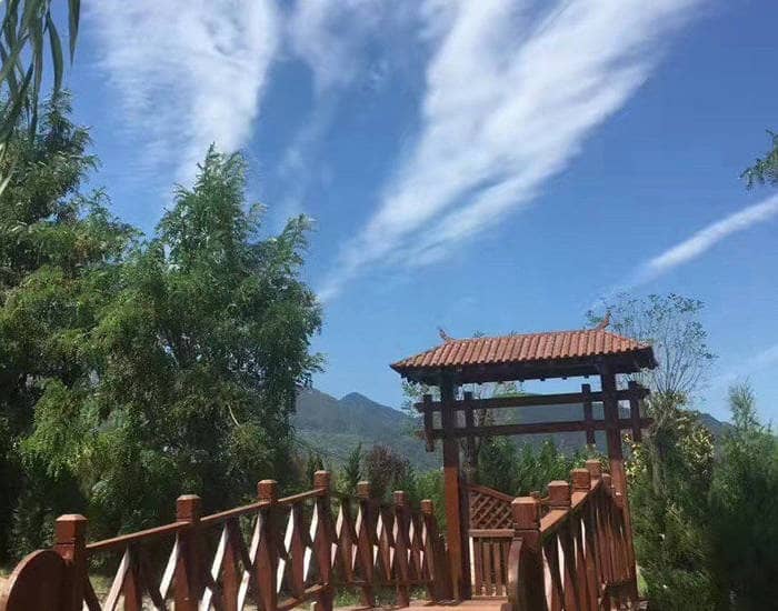 西安長安慈恩園墓地如何體現(xiàn)其人文紀(jì)念園的特色?