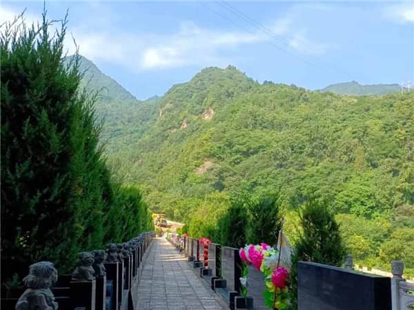 西安九龍山墓園有墓穴證嗎，生者守望