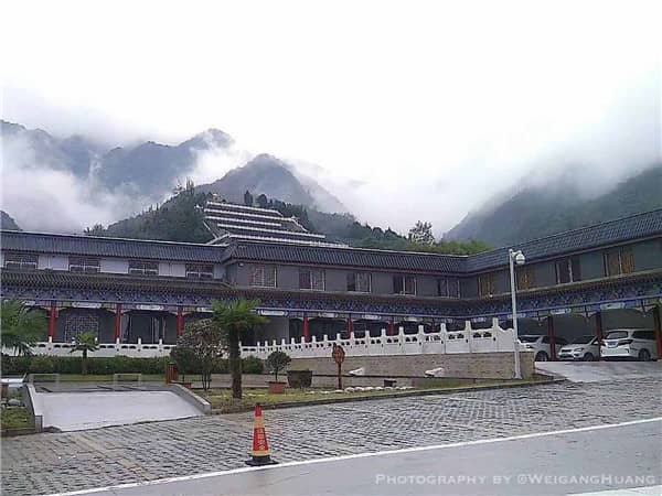 如果想了解更多關于西安九龍山公墓的服務內容，應該如何操作？