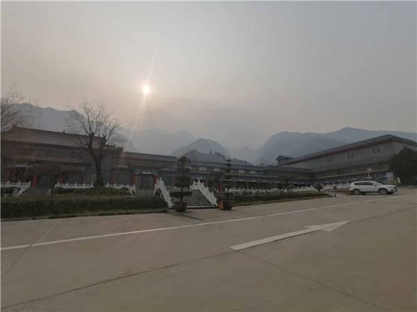 在陜西九龍山公墓選擇墓位時，有哪些因素需要考慮？