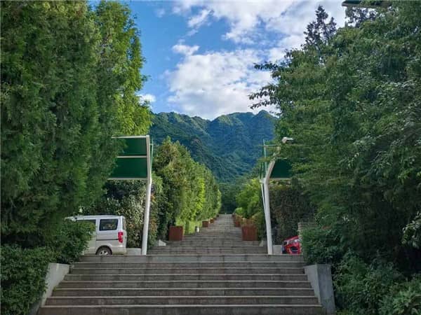 西安九龍山公墓九真臺墓區(qū)目前有哪些租賃政策或優(yōu)惠活動?