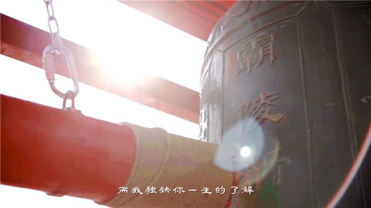 在清明節期間，西安霸陵墓園面臨哪些挑戰，并為此提出了哪些建議以緩解這些挑戰？