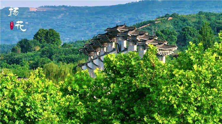 西安霸陵墓園新區有哪些獨特的地理和環境優勢?