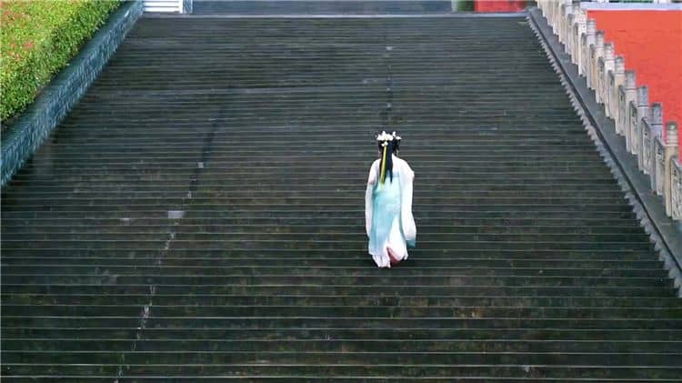 西安霸陵墓園新區(qū)倡導社區(qū)公祭、絲帶寄哀思