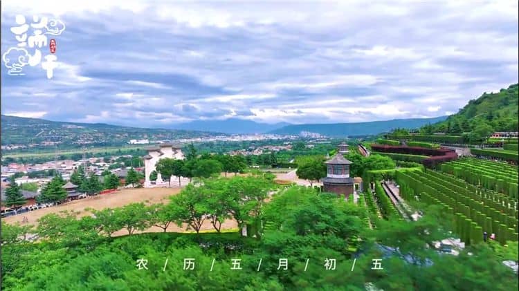 西安霸陵墓園新區(qū)是否提供便捷的停車服務(wù)，方便前來參觀或辦理業(yè)務(wù)的訪客？