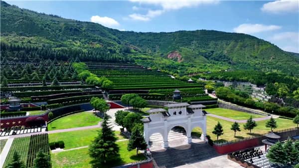 西安霸陵墓園期限，在公墓等到美的花開(kāi)時(shí)