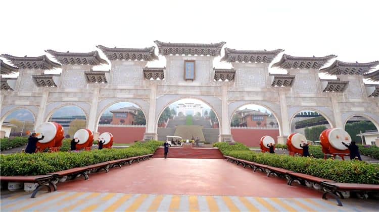 西安霸陵墓園新區提供哪些服務？