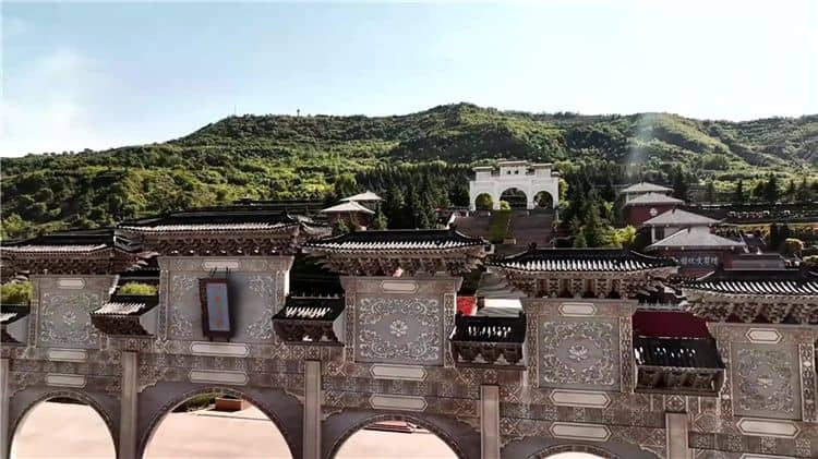 霸陵墓園提供了哪些安葬方式,以滿足不同家庭的需求?