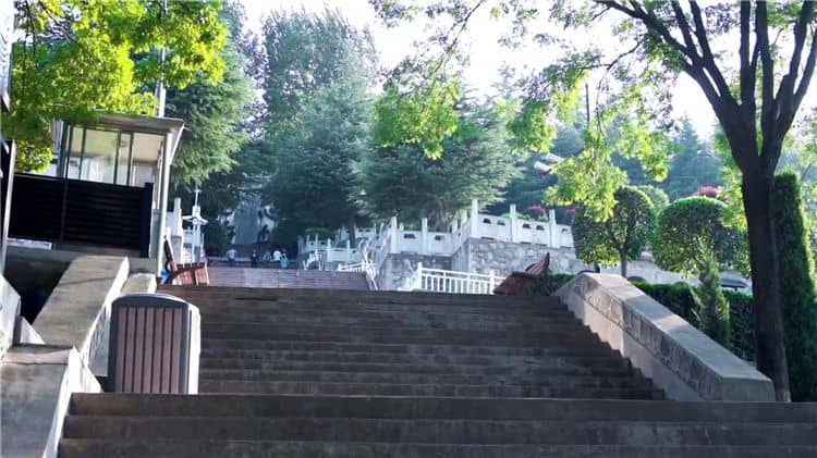 西安霸陵墓園新區(qū)是否舉辦過紀(jì)念活動或公益活動？