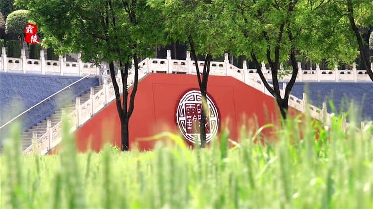 在西安霸陵墓園新區(qū),客戶參觀墓位并選定后的接待流程是怎樣的?