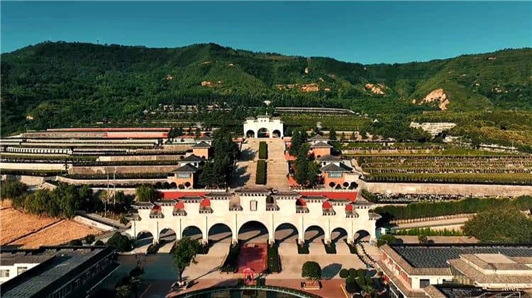 西安霸陵墓園中的墓型價格是否受到墓型規格、位置和材質等因素的影響?