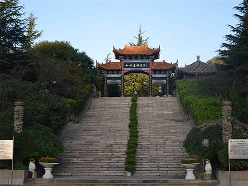 灞橋區高橋墓園的墓地設計有哪些獨特之處？