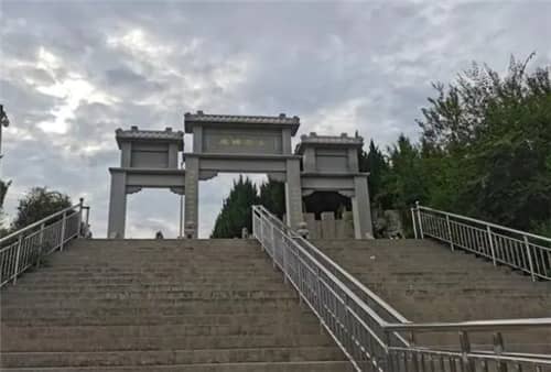 西安高橋墓園的區域劃分有何特別之處？