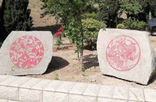 如何通過電話聯(lián)系到西安臥龍山福園?若我想了解園區(qū)詳情,應(yīng)撥打哪個號碼?