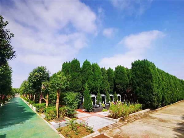 神禾人文紀念園：山水環抱中的詩意緬懷之地